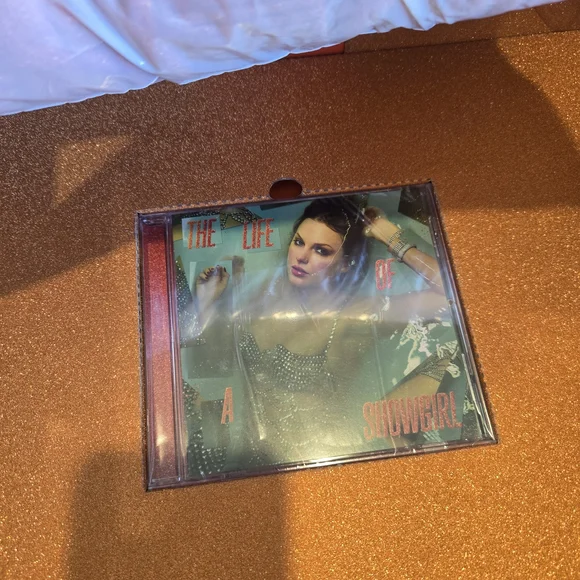 Taylor Swift The Life Of A Showgirl Cardigan Box Set With CD - Picture 5 of 6